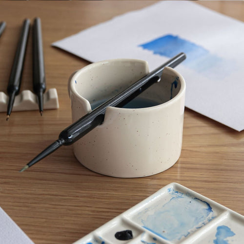 Kubek ceramiczny do pedzli maly w akcji Wielorybie Rzeczy