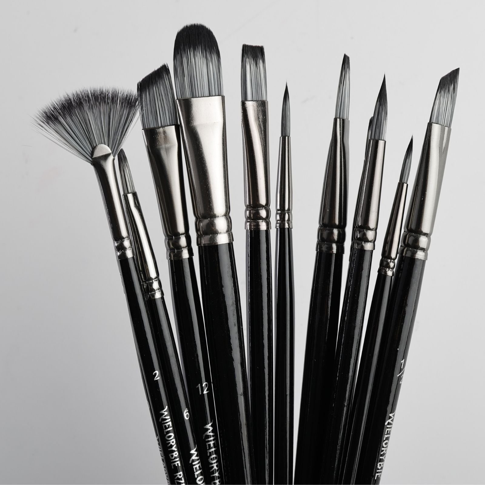 Pędzle malarskie syntetyczne włosie z bliska